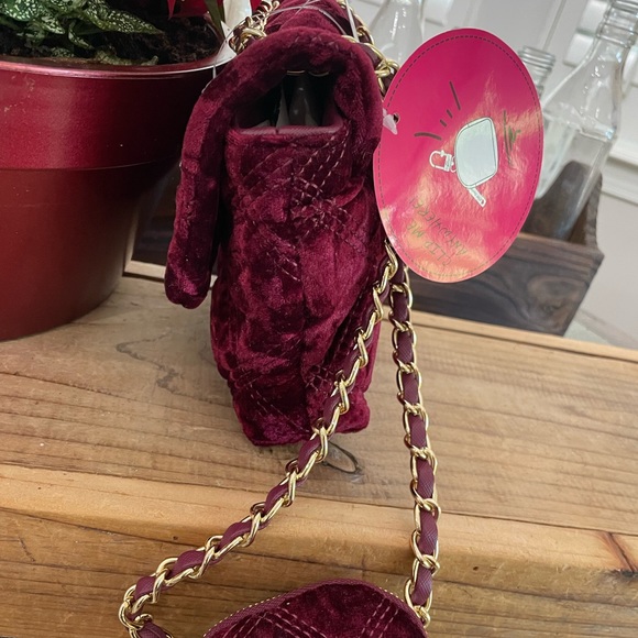 BETSEY JOHNSON CHRISTMAS BURGUNDY VELVET CROSSBODY PURSE NEW - Picture 5 of 8